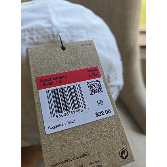 NIKE AEROBILL TAILWIND DRI FIT REFLECTIVE RUNNING HAT WHITE NEW- L/XL- Flycap - Picture 4 of 8